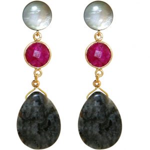 GEMSHINE Ohrringe mit Rubinen und Labradorit. Tropfen Ohrhänger aus 925 Silber oder hochwertig vergoldet. Made in München / Deutschland. Im eleganten Schmucketui geliefert. Auch als SET mit Halskette.