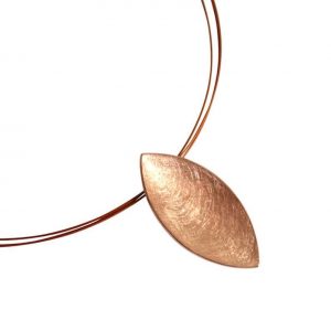 GEMSHINE Damenhalskette in hochwertiger Mattverarbeitung, 925 Silber rose vergoldet. Marquise Designer Anhänger mit Kette. Made in Madrid / Spanien. Im eleganten Schmucketui mit Geschenkverpackung.
