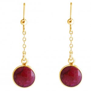 GEMSHINE Damenohrringe aus hochwertig vergoldetem 925 Silber. 3,5 cm Yoga Ohrhänger mit roten Rubinen hervorragender Qualität. Made in Madrid / Spanien. Im eleganten Schmucketui mit Geschenkverpackung