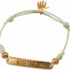 GEMSHINE Damen Knotenarmband mit Gravur NEVER GIVE UP in rose Vergoldet. Größenverstellbare beige Kordel und Hand Charm - Made in München / Germany - Im eleganten Schmucketui mit Geschenkverpackung. – Bild 4