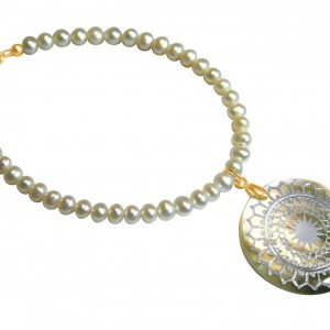 Gemshine - Damen - Armband - Anhänger - Medaillon - Perlen - Perlmutt - Vergoldet - Weiß - Grau - 3 cm