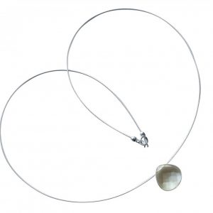 GEMSHINE Damenhalskette mit hellblauem Aquamarinquarz. 45 cm Kette aus 925 Silber mit Tropfen Edelstein Anhänger. Made in München / Germany - Im eleganten Schmucketui mit Geschenkverpackung geliefert.